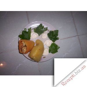 Фото: Перець фарширований сирним кремом, овочами і лисичками