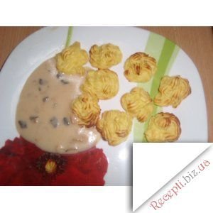 Фото: Картопляні трояндочки з грибним соусом