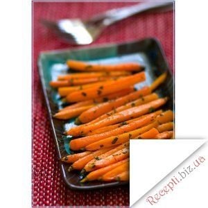 Фото: Запечена морква з медом, кмином і базиліком