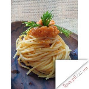 Фото: Спагеті під моркв'яно-горіховим соусом