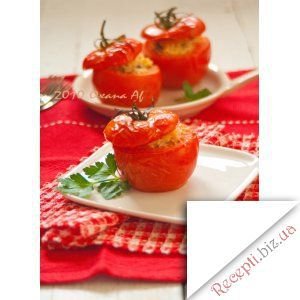 Фаршировані помідори з рисом і креветками